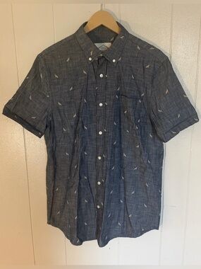 St. John’s Bay Blue Dog Button Up Shirt Men’s Medium